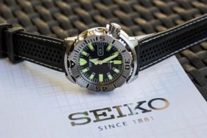 Effortless Elegance: Automatic Diver Watch Selections Under 200 4 Effortless Elegance: Automatic Diver Watch Selections Under 200