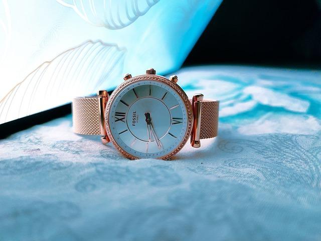 Comparing Fossil Mechanical Watches with Quartz Watches