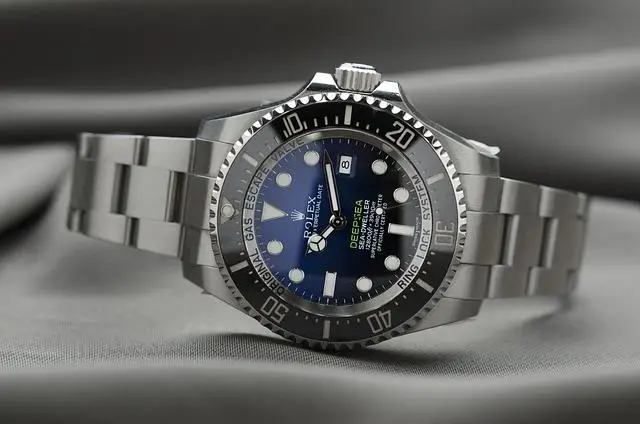 What Is a Rolex Comex Submariner? Rare Insights Revealed! 5 Heading 4: Design and Aesthetics of the Rolex Comex Submariner