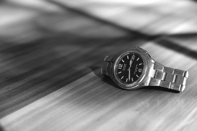 - Exploring Different Models: Citizen Watches that Change Time Automatically