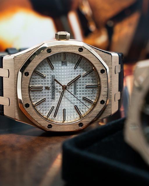 Best Audemars Piguet Watch for Investment: Luxe Timepieces Worth Considering 4 Audemars Piguet Royal Oak Selfwinding: A Classic Choice for Modern Collectors
