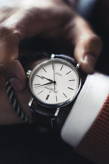 -⁣ The Basics of Automatic Watch Movements
