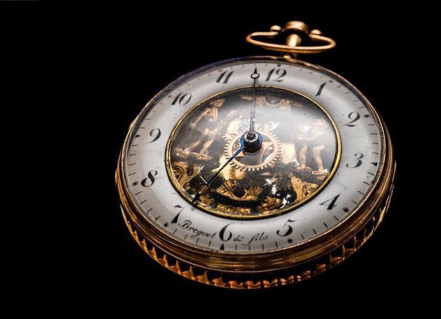 8. Ensuring Precision Timing with a Fully Charged Mechanical Watch