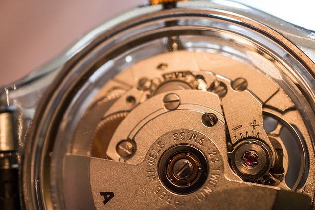 Choosing the Right Automatic Watch with Battery for You
