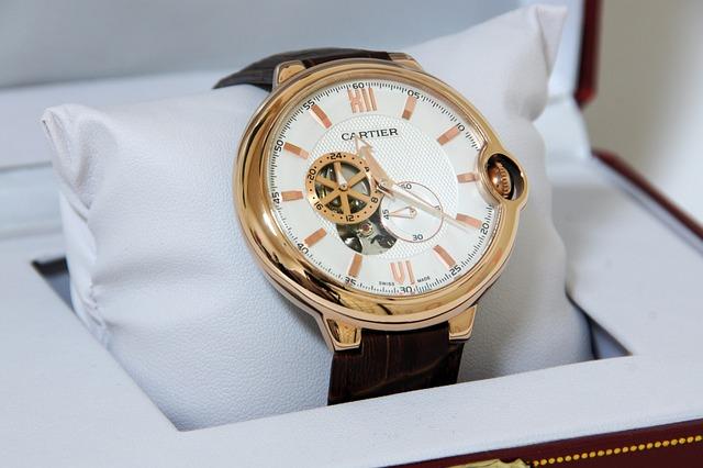 Cartier Yellow Gold Enamel Money Clip with Built-in Mechanical Watch: Luxury meets Utility 6 A Timeless Investment: Cartier's Reputation for Quality and Durability